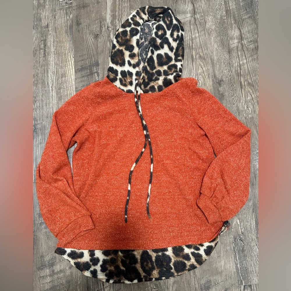 Hooded sweater rust orange with leopard hood